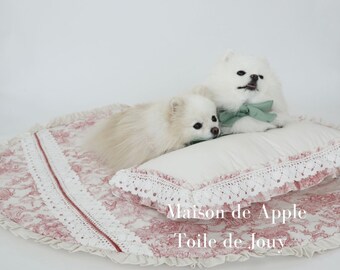 Handmade Round Mat - French Nobility for Pets and Kids' Comfort