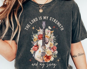 O Senhor é minha força Cores de conforto, camisa de fé, camisa cristã da moda, produtos cristãos, camisa com versículos da Bíblia, vestuário de Jesus, estética