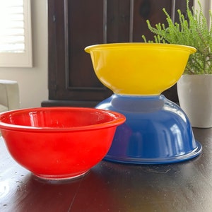 Vintage Pyrex Nesting Bowls in Primary Colors with Clear Bullseye Bottoms