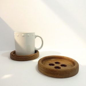 Posavasos de madera con botones / Posavasos de madera de roble / Decoración rústica de mesa de granja / Regalo de cocina cottagecore