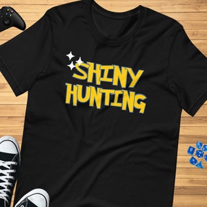 Camiseta unissex Shiny Hunting, para homens, para mulheres, pokemon, pokemon go, presente, pikachu, PokemonGo, Scarlet e Violet, aniversário, go fest, mew