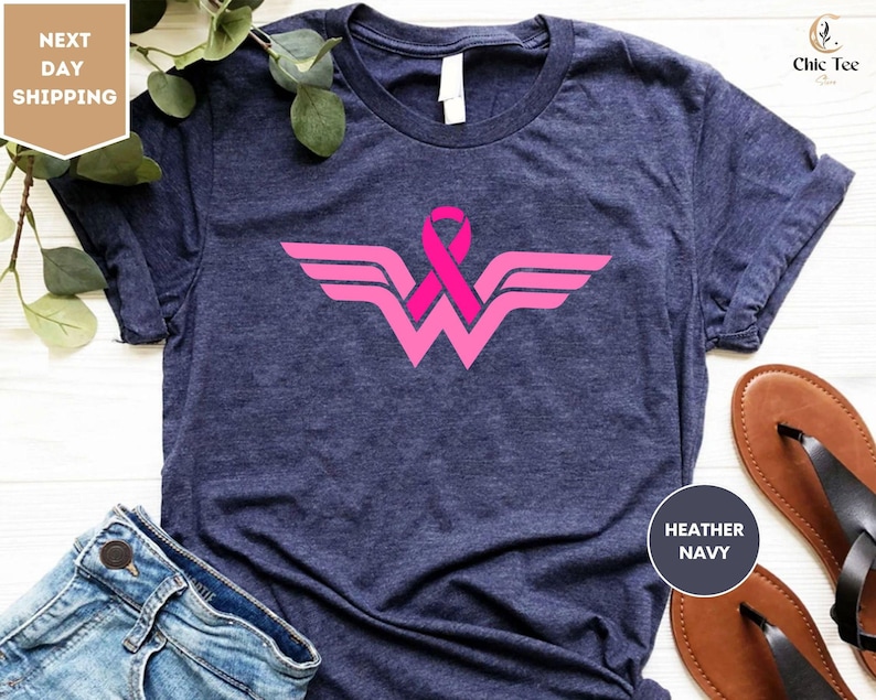 Camisetas de Mujer Maravilla, Camiseta con lazo contra el cáncer, Camiseta de luchadora contra el cáncer, Camisetas de cáncer de mama, Camisetas de concientización sobre el cáncer, Camisetas de mujeres fuertes imagen 1