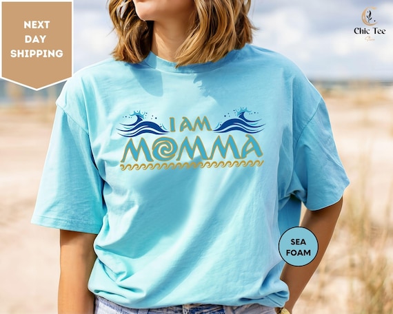 Comfort Colors I Am Momma Tee, Moana Mom, Comfort Colors Shirt, Disney Mother T-shirt, Mommy Tee, Birthday Gift, Disneyland Trip