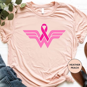 Camisetas de Mujer Maravilla, Camiseta con lazo contra el cáncer, Camiseta de luchadora contra el cáncer, Camisetas de cáncer de mama, Camisetas de concientización sobre el cáncer, Camisetas de mujeres fuertes imagen 2