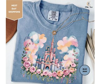 Comfort Colors T-Shirt mit Blumenmuster und Disneyland-Schlossmotiv, Disneyland-Shirts, Disney-Shirts, Disneyworld-Shirts, T-Shirts mit Disney-Schlossmotiv, schlichtes Disney-Shirt