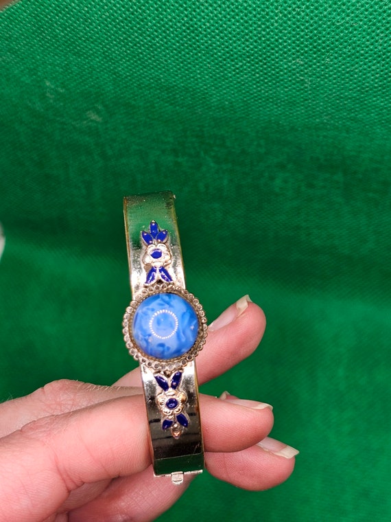 Lovely Vintage Sliver Toned Bracelet With Beautif… - image 4