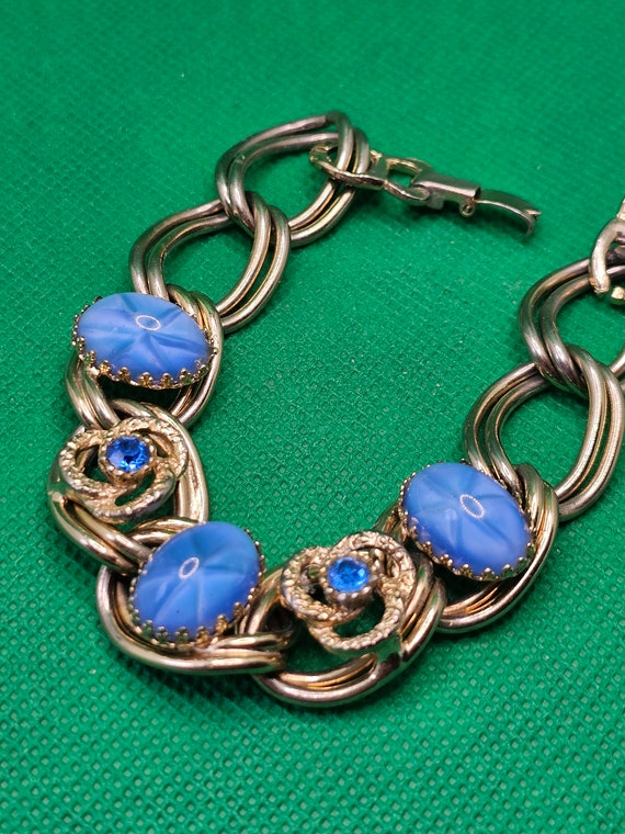 Gorgeous Vintage Gold Toned Bracelet With Blue Sto