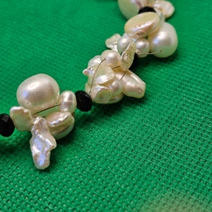 Collier vintage avec perles et strass noirs avec fermoir 925