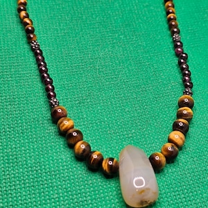 Beautiful Vintage Garnet & Tigers Eye Beaded Necklace
