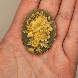 Gold Toned Vintage Carved Cameo Brooch