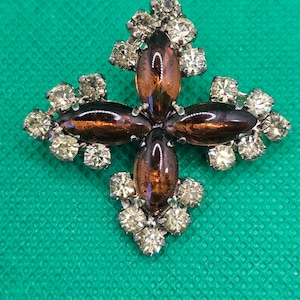 Beautiful Vintage Rhinestone Brooch