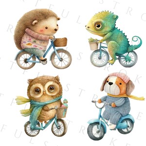 以下が含まれることがあります： 自転車に乗っている動物のウォーターカラーイラストが4つあります。ピンクのセーターを着たハリネズミが、バスケット付きの青い自転車に乗っています。緑色のカメレオンが、花が入ったバスケット付きの青い自転車に乗っています。青いスカーフを巻いた茶色のフクロウが、花が入ったバスケット付きの青い自転車に乗っています。青いセーターとピンクの帽子をかぶった茶色と白の犬が、青い自転車に乗っています。