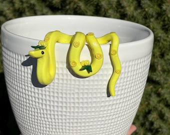 Lemon Snake Pot Perch - Plant Pot Decoration