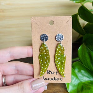 Angel Wing Begonia Resin Earrings - Handmade - Gifts for Women - Birthday gifts - Anthurium - Resin - Plant Lady