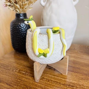 Lemon Snake Pot Perch - Plant Pot Decoration