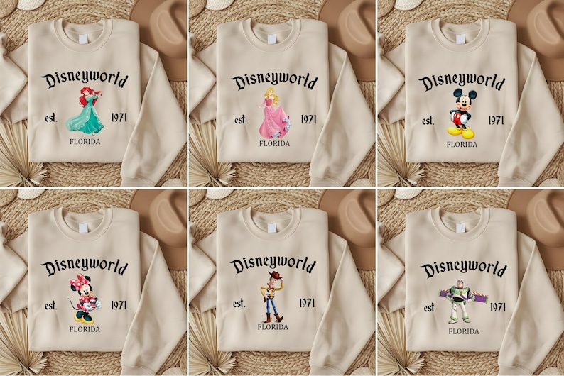 Puede incluir: Seis sudaderas beige con diferentes gr&aacute;ficos de personajes de Disney. Cada sudadera tiene el texto "Disneyworld est. 1971 FLORIDA".