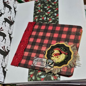 Może przedstawiać: Strona albumu ze scrapbookingu w kratkę czerwoną i czarną z świąteczną ilustracją Świętego Mikołaja i tekstem "A Merry Christmas".