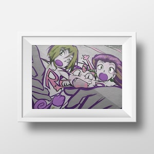 Könnte beinhalten: Eine Graffiti-Illustration von drei Comicfiguren. Eine weibliche Figur mit grünen Haaren und einem lila Kleid ist rechts. Eine rosafarbene Comic-Kreatur befindet sich in der Mitte. Eine weibliche Figur mit blonden Haaren und einem lila Shirt mit einem roten Buchstaben 'R' ist links.