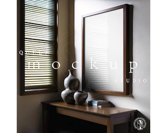 Mockup di cornice in legno vintage: esposizione di poster per interni (download digitale)