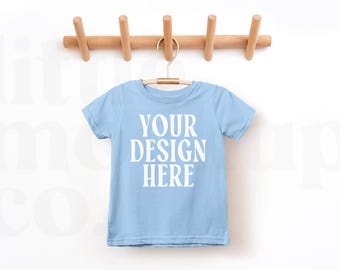 Lichtblauw Rabbit Skins 3321 peuter T-shirt van fijne jersey | Mockup van een T-shirt met korte mouwen | Rabbit Skins | Mockup van een peutershirt