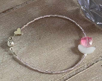 Florales Perlenarmband rosa Tulpe "Spring Day"