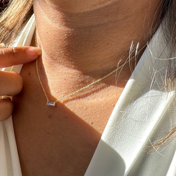 Baguette Födelsestenshalsband Förgyllt • 925 Sterling Silver 18K Eleganta Ädelstenssmycken • Personliga Gåvor • Presenter Mamma