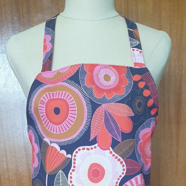 Apron lined with pocket