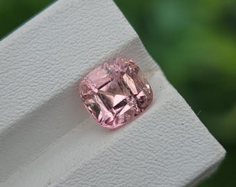 ピンクインペリアルトパーズ：4.57カラットのエメラルドカット