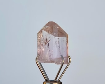 ピンクインペリアルトパーズ原石結晶標本：パキスタン・カトラン産