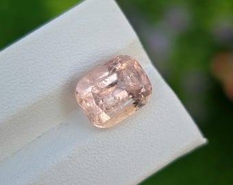 オレンジがかったピンクのインペリアルトパーズ：8.91カラットの