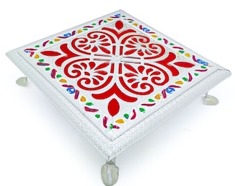 Chowki de madera Meenakari hecho a mano: Taburete Pooja para ídolos de Dios