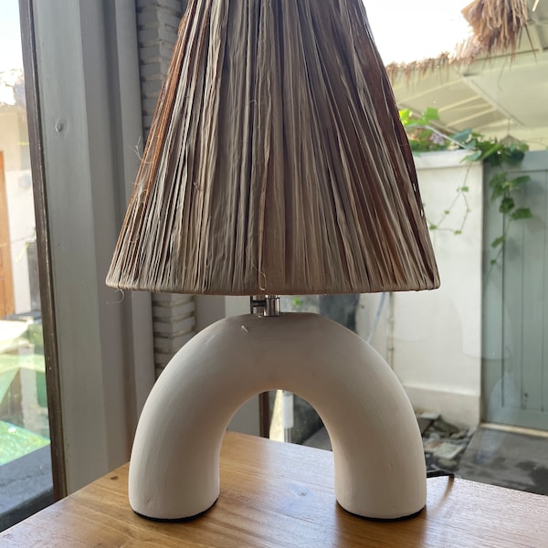 Lampe boho avec abat-jour tressé