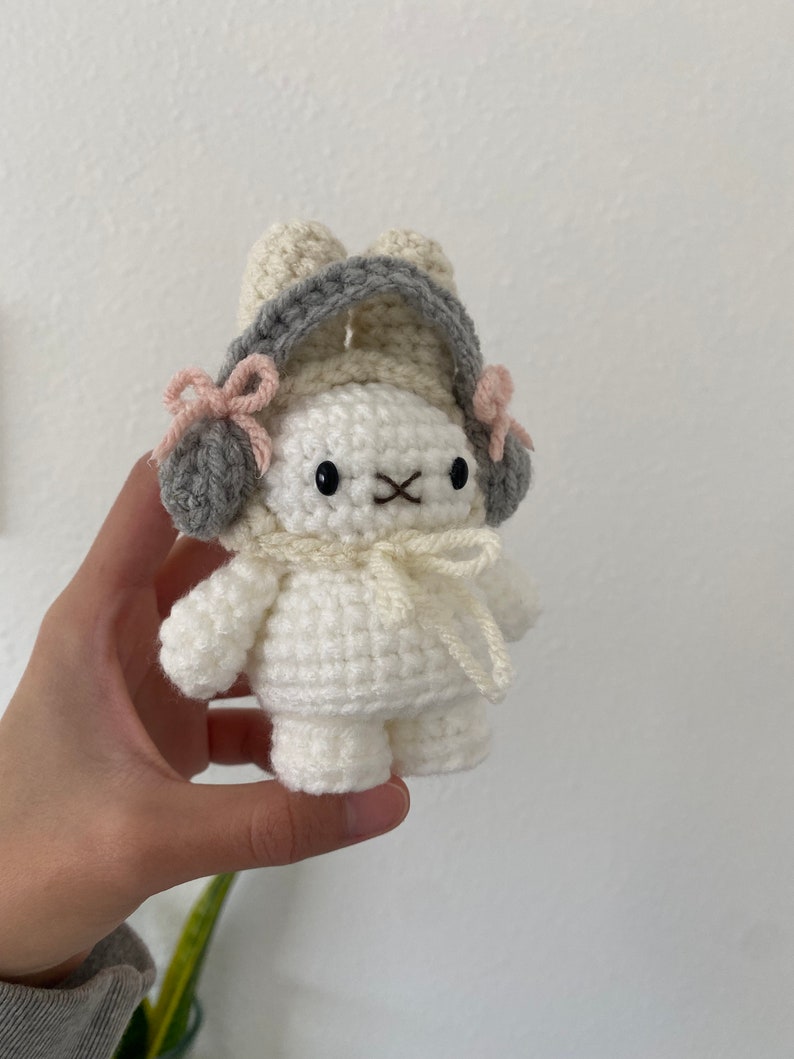 ACTUALIZADO Patrón de crochet de conejito con sombrero imagen 5