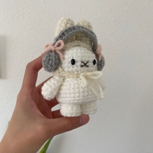 ACTUALIZADO Patrón de crochet de conejito con sombrero imagen 3