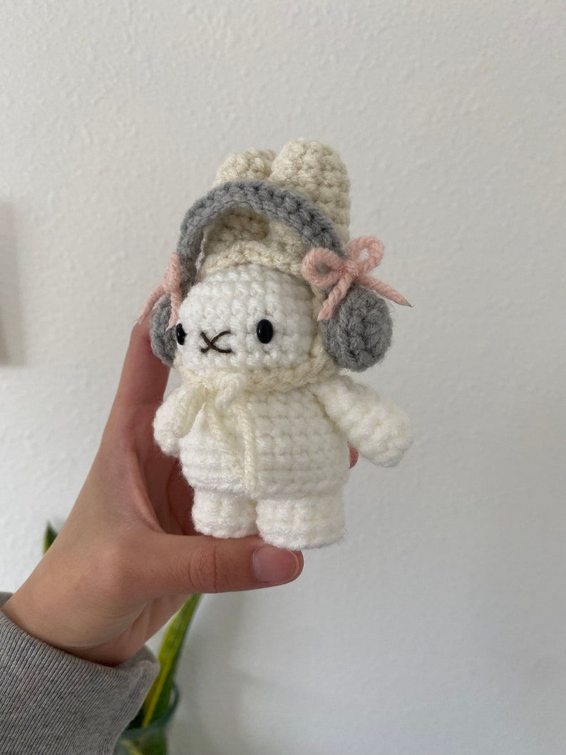 ACTUALIZADO Patrón de crochet de conejito con sombrero imagen 6