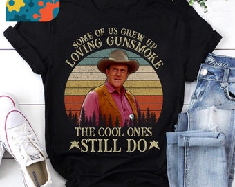 Koszulka „Niektórzy z nas dorastali kochając Gunsmoke, Ci fajni nadal to robią”, koszulka Gunsmoke, koszulka z filmami Gunsmoke, koszulka kowbojska, koszulka vintage