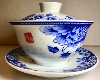 ¡Plato cubierto HONGSHUNFA con diseño floral azul y blanco vintage con platillo!