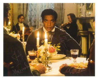 Zdjęcie z filmu „12 Years A Slave” z autografem x 2 CHIWETEL EJIOFOR STEVE McQUEEN Aktor i reżyser Kolor 8 X 10!