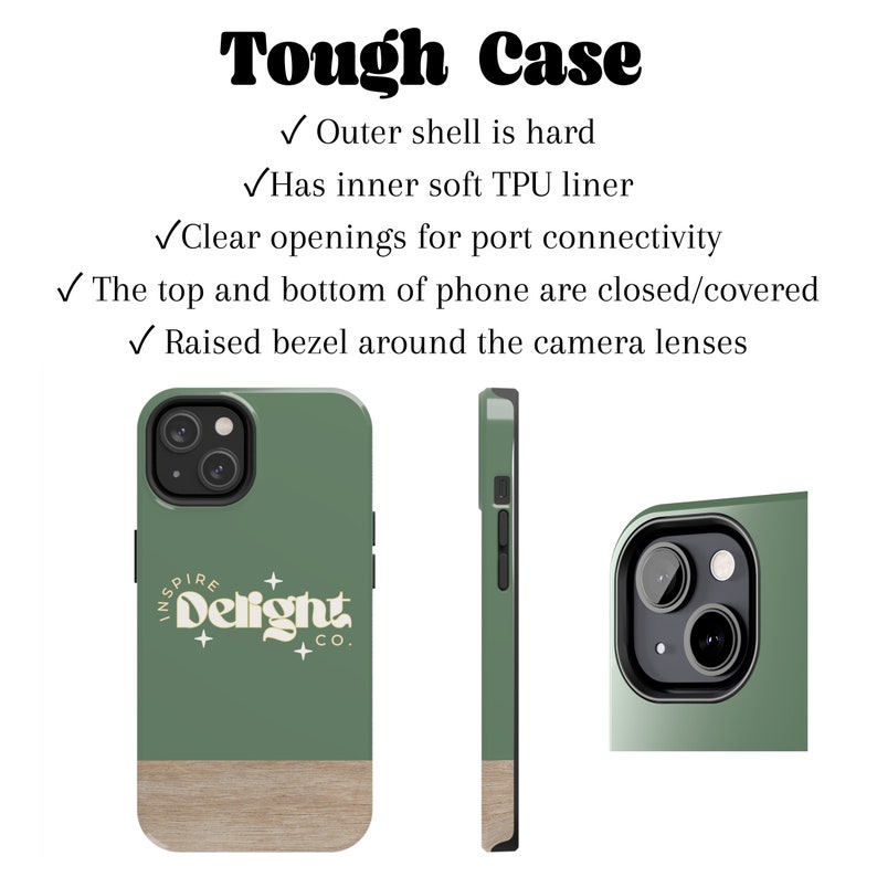 Op de afbeelding: Een groene telefoonhoes met een houten onderkant en een wit logo met de tekst "Inspire Delight Co.". De hoes heeft een verhoogde rand rond de camera lenzen.
