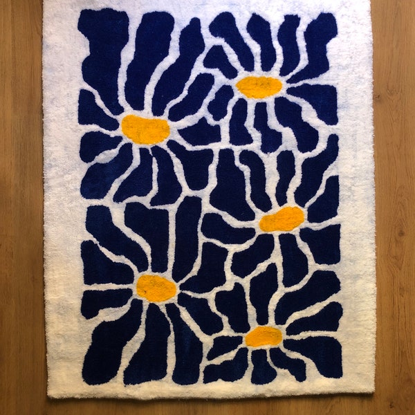 Tapis tufté à la main fleurs bleues et jaunes style graphique scandinave