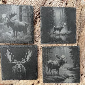 Ensemble de 4 sous-verres en ardoise naturelle représentant un élan