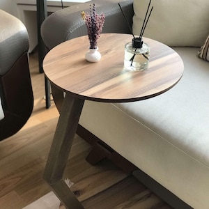 C-förmiger Beistelltisch, Couchtisch aus Walnussholz, runder Holz C Couchtisch, moderner Sofa-Beistelltisch, Couchtisch für Wohnzimmer, Laptopständer