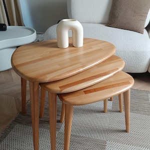 Zestaw składanych stolików kawowych z litego drewna bukowego – skandynawski, nowoczesny design