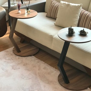 C-förmiger Beistelltisch, moderner Sofa-Beistelltisch, Couchtisch für Wohnzimmer, runder Beistelltisch aus Holz, Laptopständer, Couchtisch aus Walnussholz Bild 3