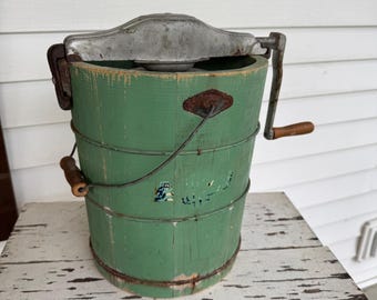 Vintage 3-Quart Green Ice Cream Maker: Hand-Cranked Farmhouse Decor