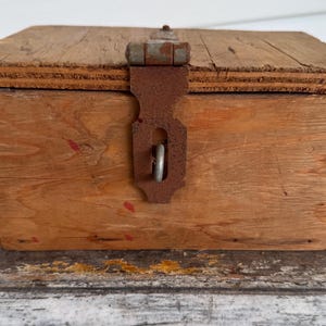 Handmade Rustic Primitive Simple Wood Box w Latch
