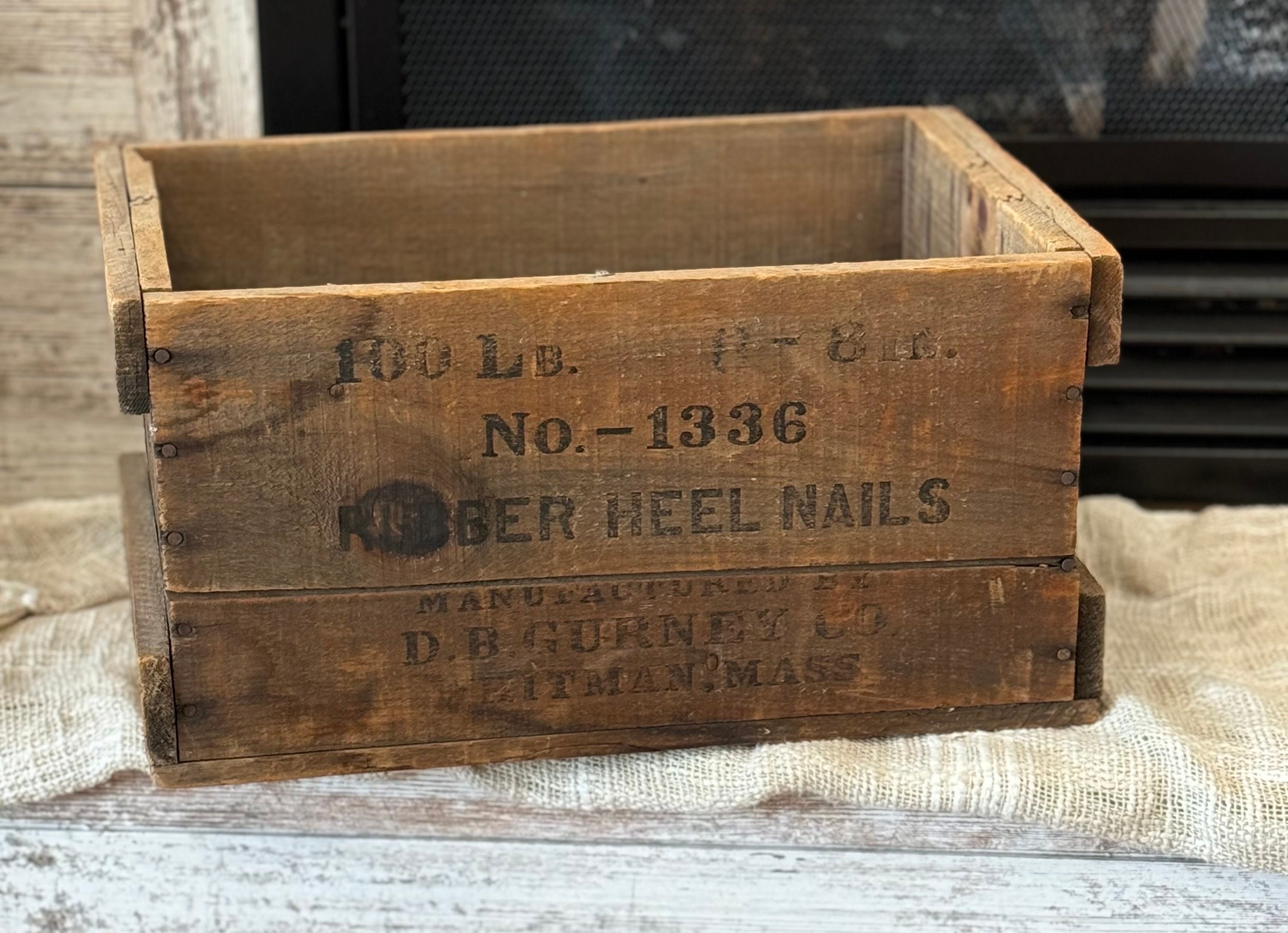 定期入れの Antique Primitive Nail Wooden Box With Nail Advertising, Old アンティーク雑貨