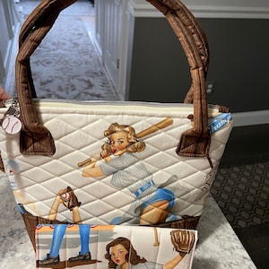 Conjunto de bolso y cartera de béisbol vintage de Alexander Henry acolchados en algodón