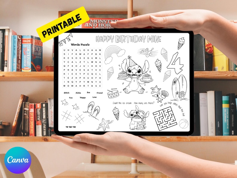 Puede incluir: Una hoja de actividades de cumplea&ntilde;os imprimible en blanco y negro con Stitch de Lilo & Stitch. La hoja incluye un rompecabezas de palabras, p&aacute;ginas para colorear, un laberinto y tres en raya. El texto "Happy Birthday Mike" est&aacute; en la parte superior.