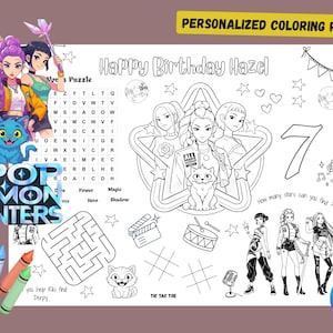 Pode incluir: Uma página para colorir personalizada com o texto "Happy Birthday Hazel" e "K-Pop Demon Hunters". A imagem inclui um jogo de palavras, um labirinto e ilustrações de personagens, um gato e o número 7. Lápis de cor são visíveis.